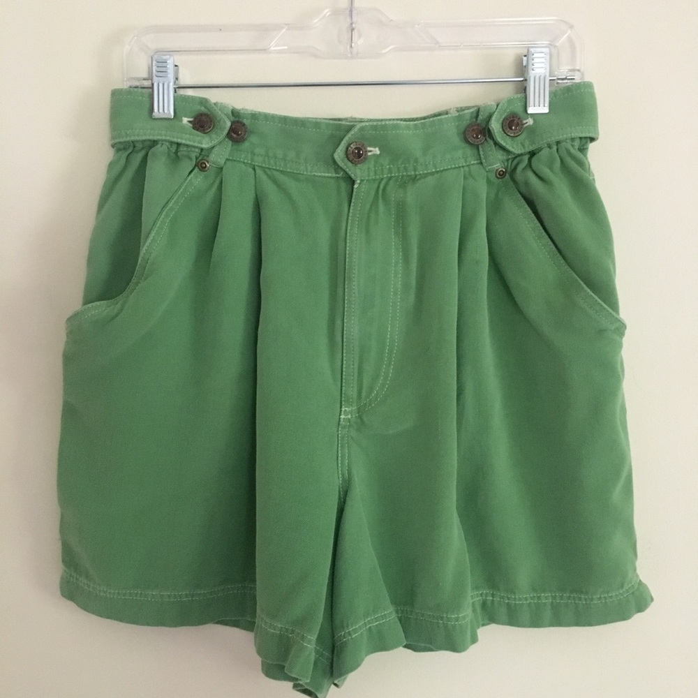 Adorable Vintage high-waist, carpenter shorts with super cute detail, 100% silk